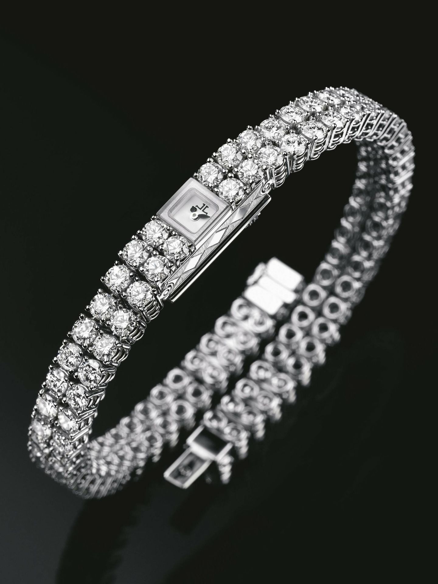 El brazalete de Jaeger-LeCoultre adornado con 110 diamantes que le dan a la pieza una gracia atemporal. (Cortesía)