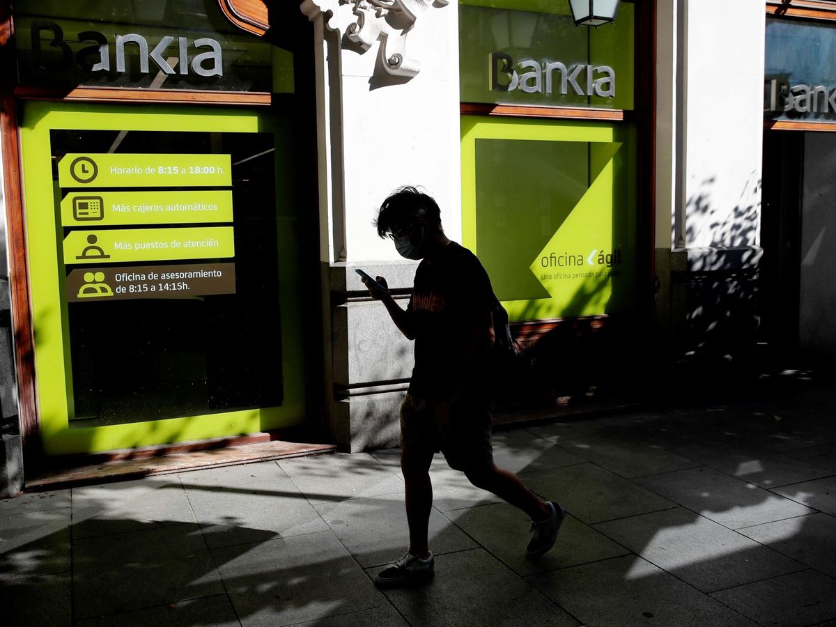 Foto: Las fusiones en la banca implicarán muchos despidos. (EFE)