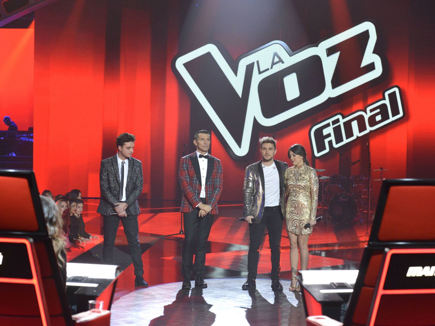 Gabriele, Samuel y Alba con Jesús Vázquez, en la final de 'La Voz 5'. (Mediaset)