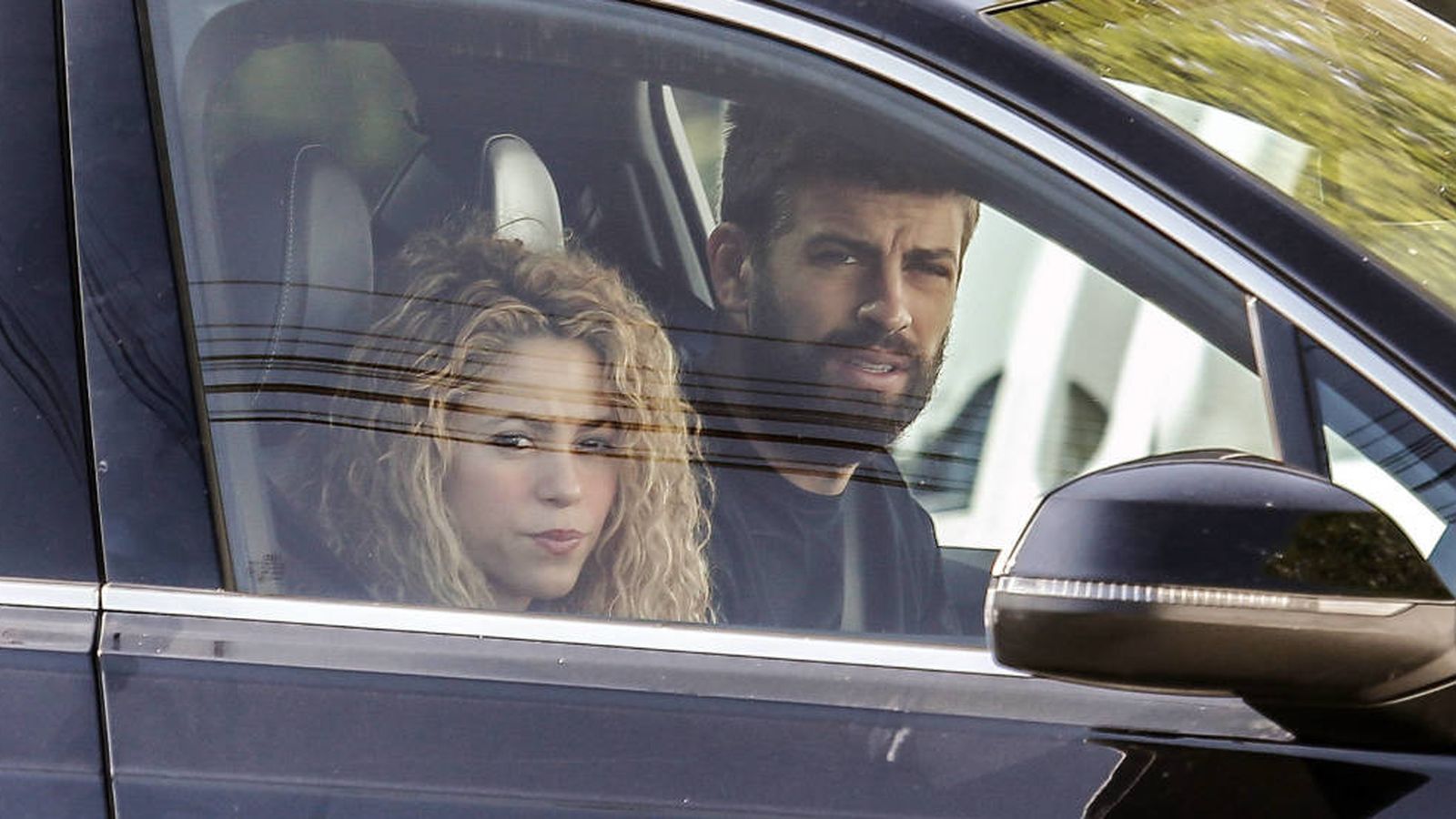 Foto: Shakira y Piqué, en el coche. (Gtres)