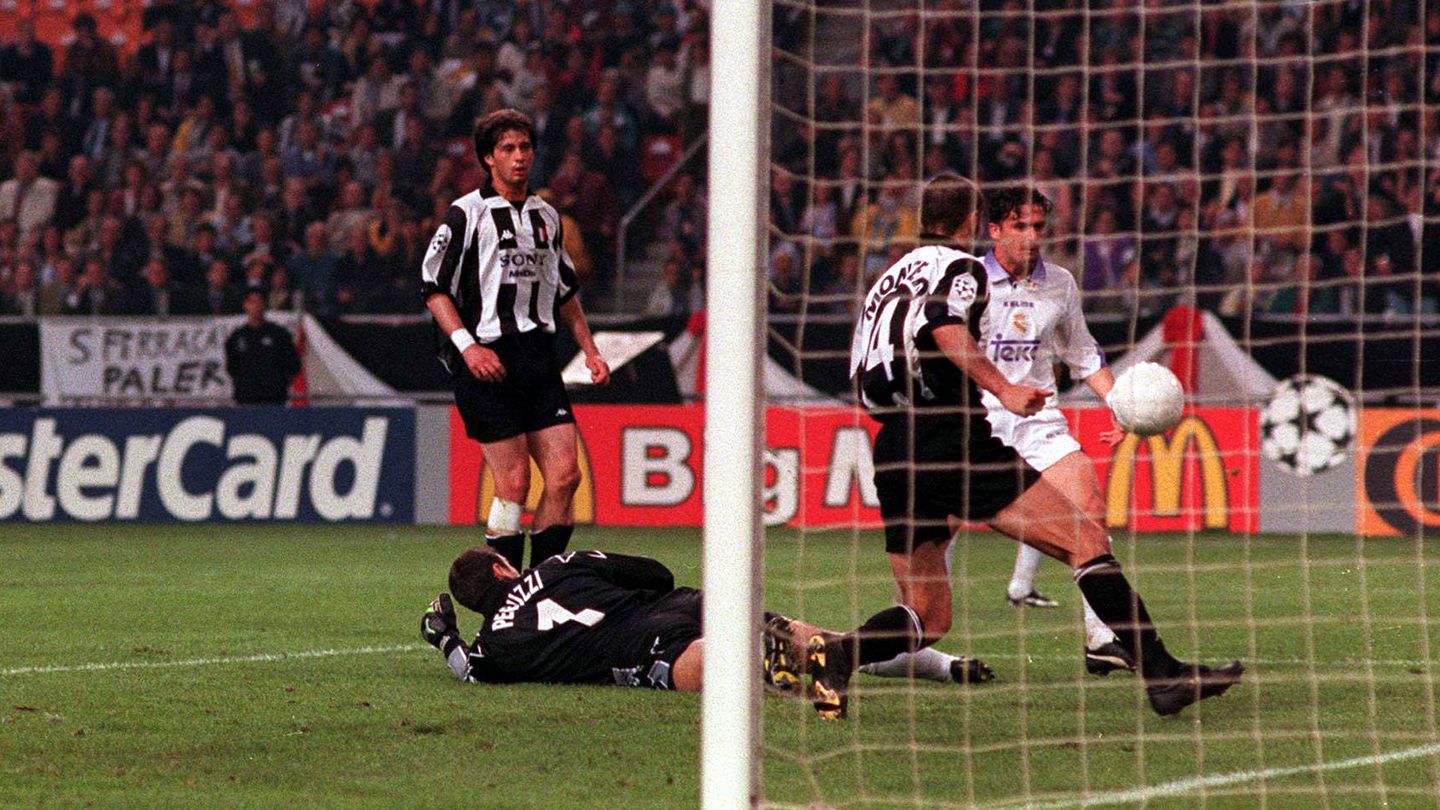 Mijatovic anota el gol en la final de la Champions League de 1998. (REUTERS)
