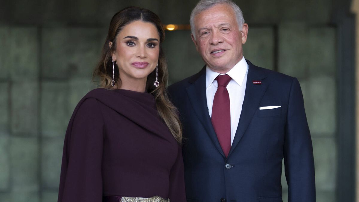 Los looks de Rania y Rajwa de Jordania en el Jubileo de Plata de Abdalá: diamantes, rojo y blanco