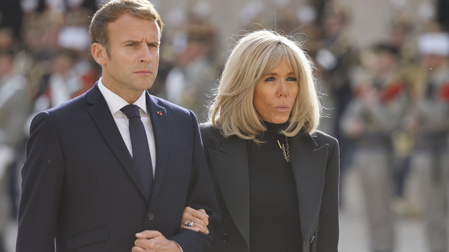 Emmanuel y Brigitte Macron. (EFE/Ludovic Marin) 