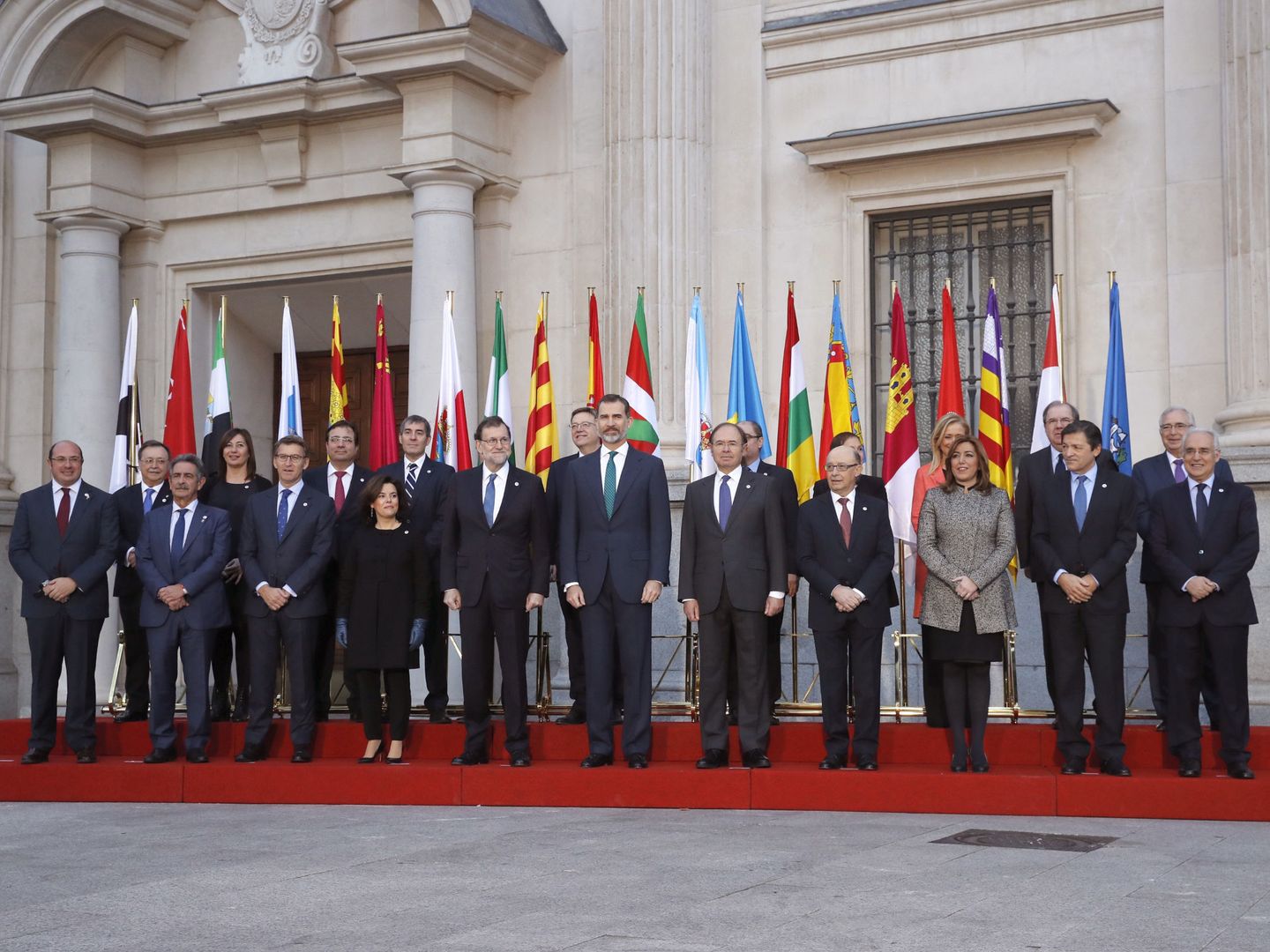 El rey Felipe VI con los asistentes a la VI Conferencia de Presidentes del pasado mes de enero. (EFE)