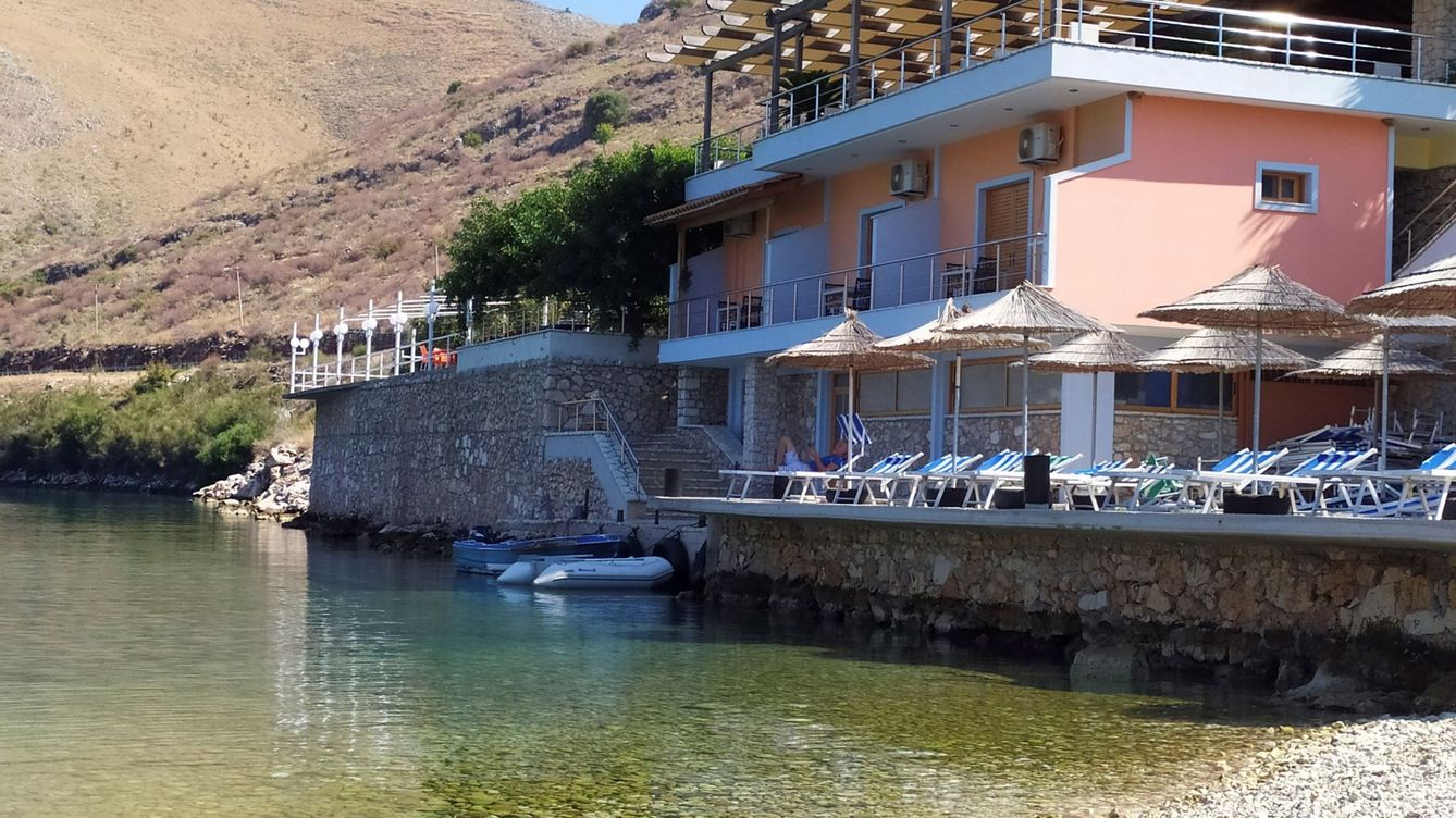 Demolido el restaurante del albanés que atacó a la familia de Eugenio Galdón