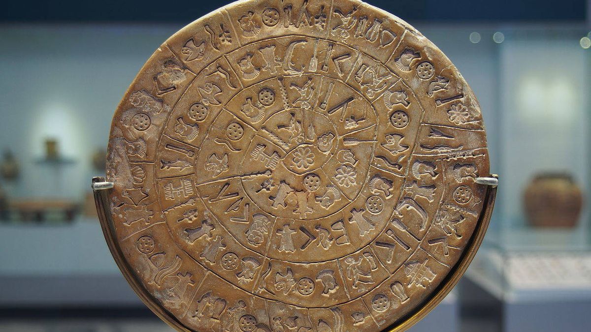 ¿Misterio o engaño? El Disco de Festo, la desconocida 'piedra de Rosetta' minoica