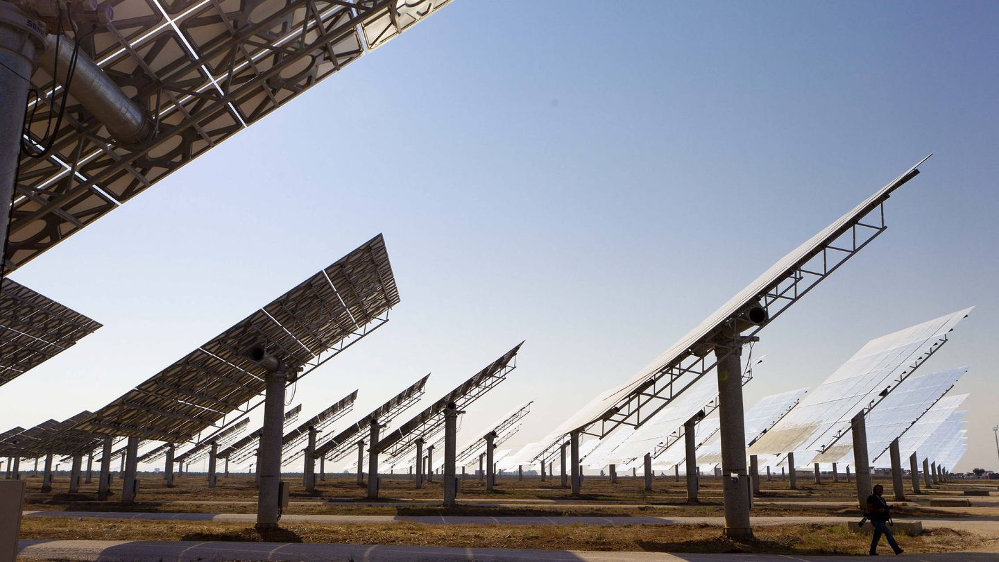 Planta de energía fotovoltaica instalada en Sevilla. (EFE/Julio Muñoz)