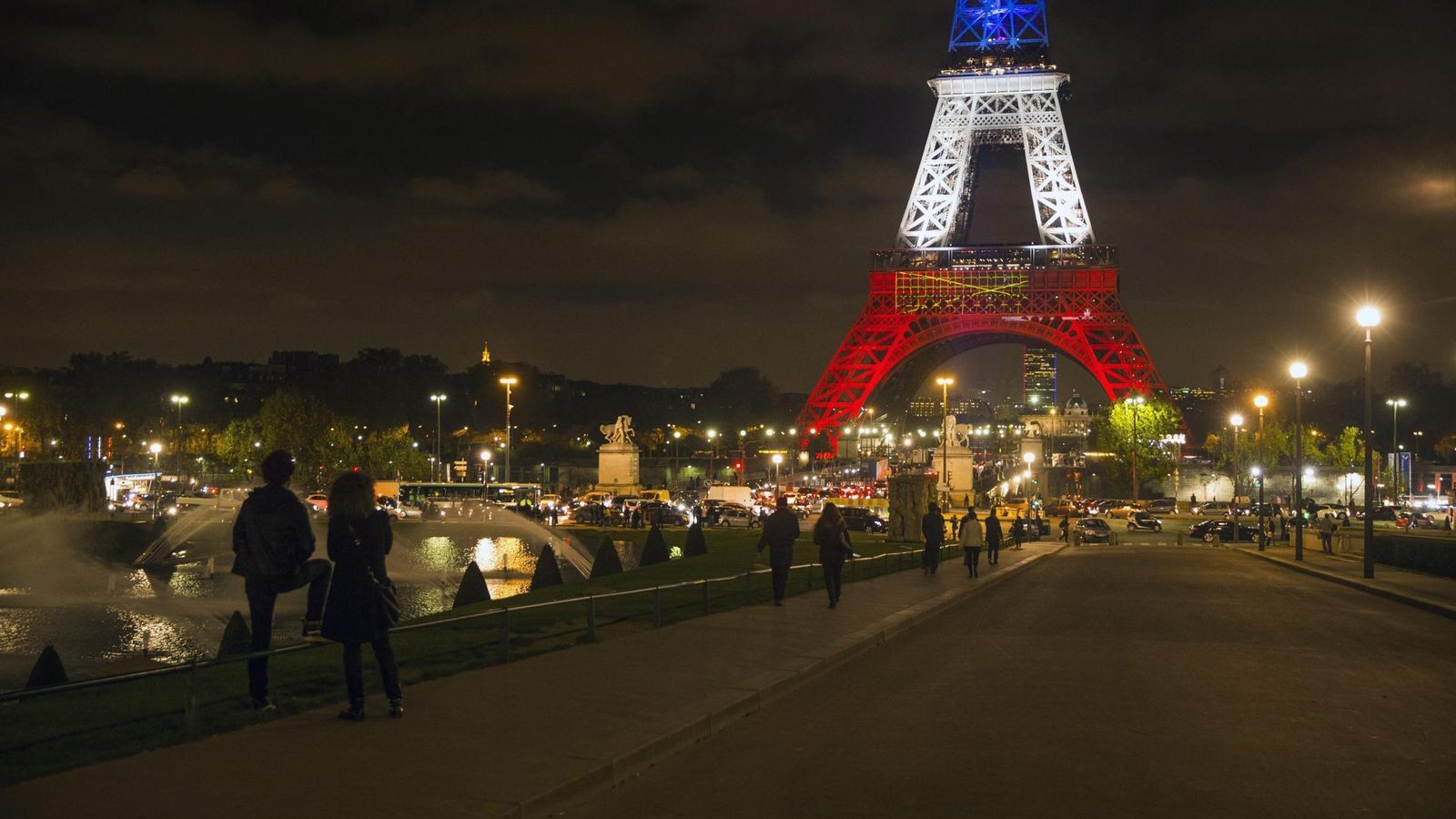 Foto: Homenaje a las víctimas de los atentados de París. (Efe / Étienne Laurent)