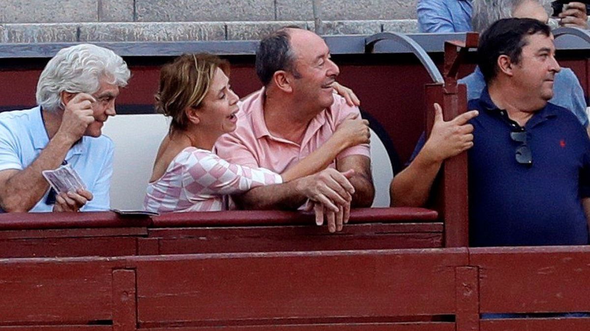 El gran susto de Ágatha Ruiz de la Prada y Luis Miguel Rodríguez en Las Ventas