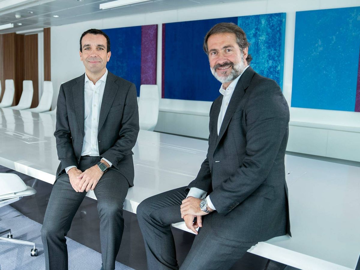 Foto: Luis del Pozo, CEO de Legálitas, y Juanjo Cano, presidente de KPMG España (Cedida)