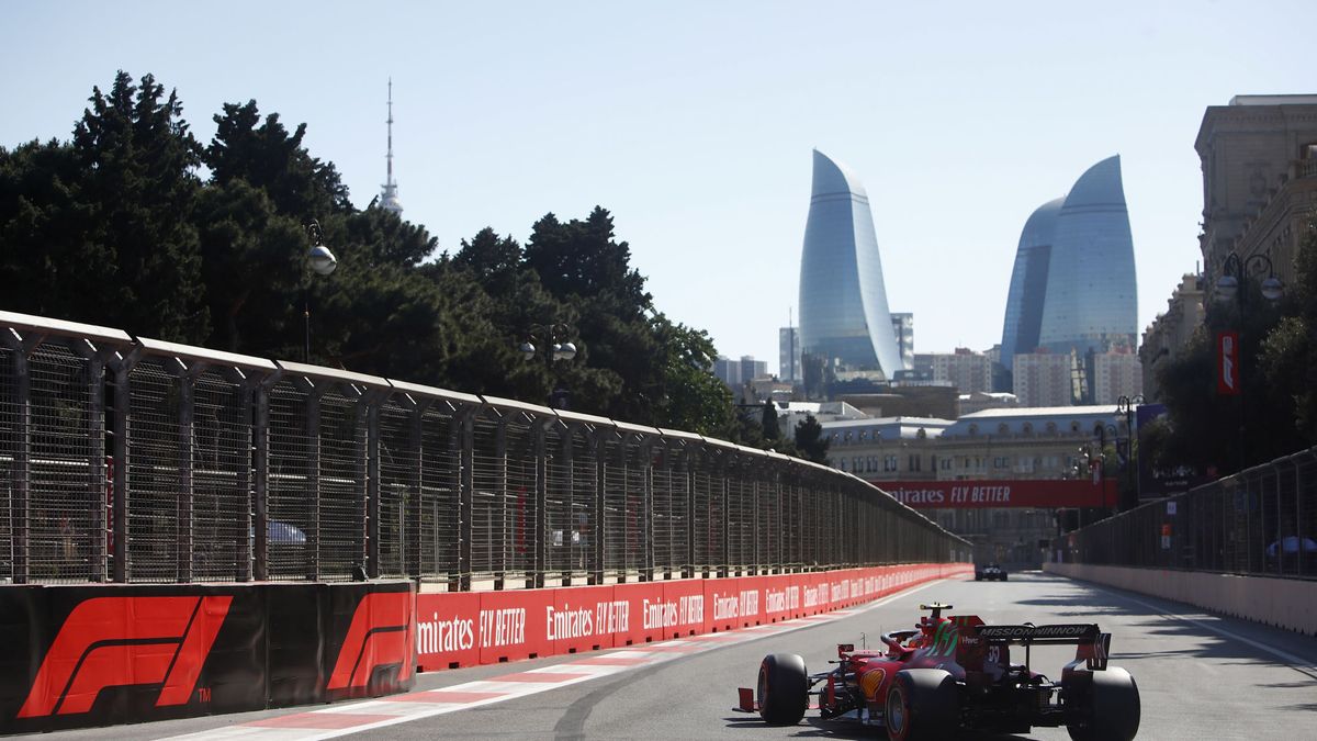 El caos reina en Bakú: Pole para Leclerc, Sainz (5º) y resurrección de Hamilton (2º)