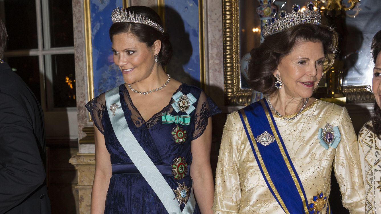 Foto: La reina Silvia y la princesa Victoria durante la cena de gala (Gtres)