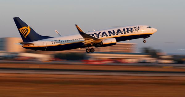 Foto: Un avión de Ryanair despega en el aeropuerto de Palma de Mallorca (Reuters)