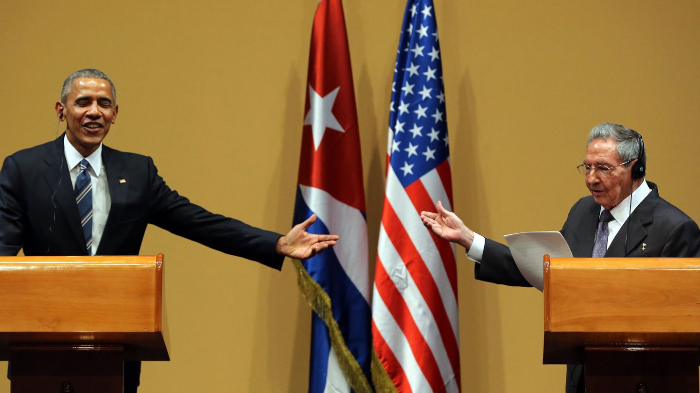 Barack Obama, ex presidente de EEUU y el anterior presidente cubano, Raul Castro (EFE)