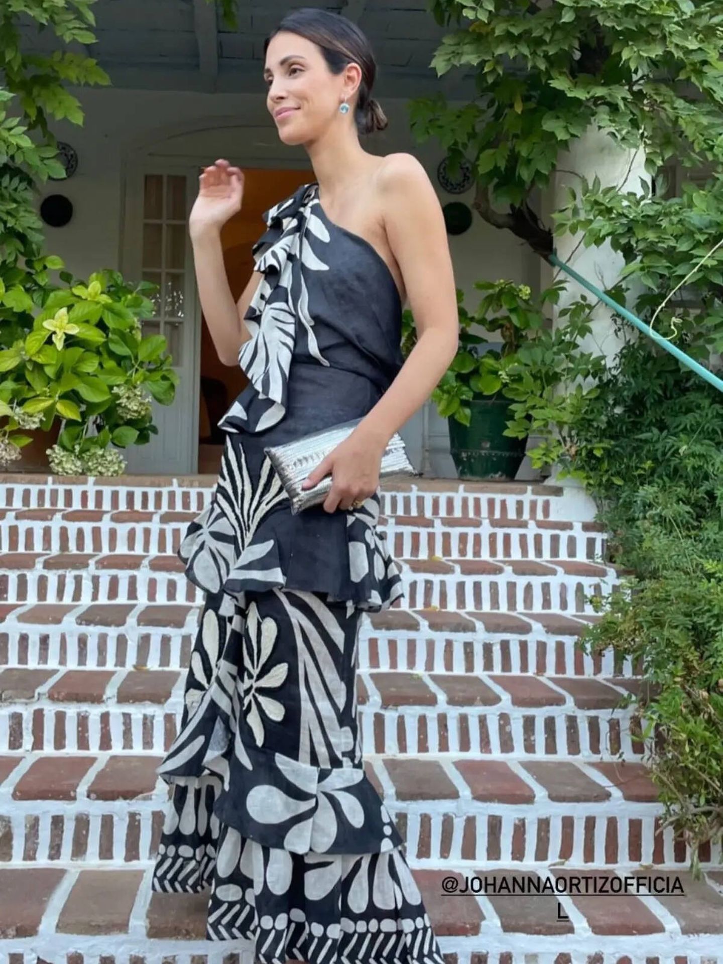 Sassa de Osma, con vestido de Johanna Ortiz. (Instagram/@sassadeo)