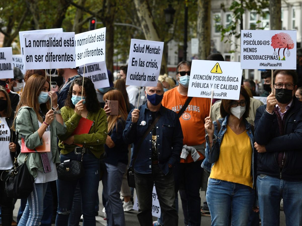 Foto: Manifestación el pasado 10 de octubre en Madrid con motivo del Día Mundial de la Salud Mental. (EFE/Víctor Lerena)