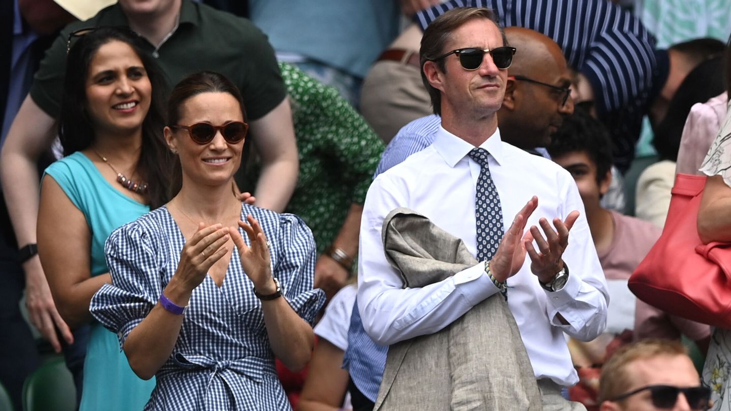 Pippa Middleton y su marido, James Matthews, en Wimbledon. (Reuters)