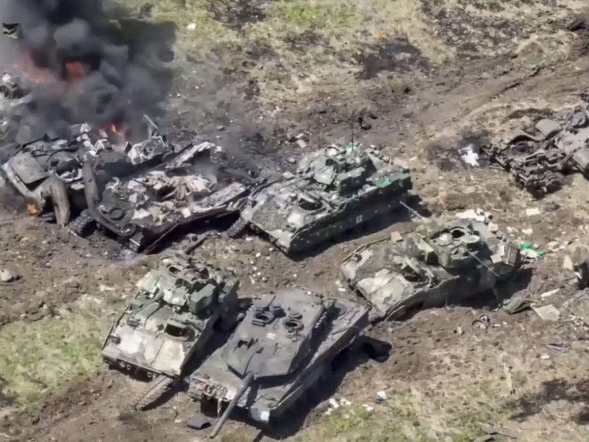 Foto: Tanques operados por Ucrania destruidos en el frente de Zaporiyia. (Ministerio de Defensa ruso)