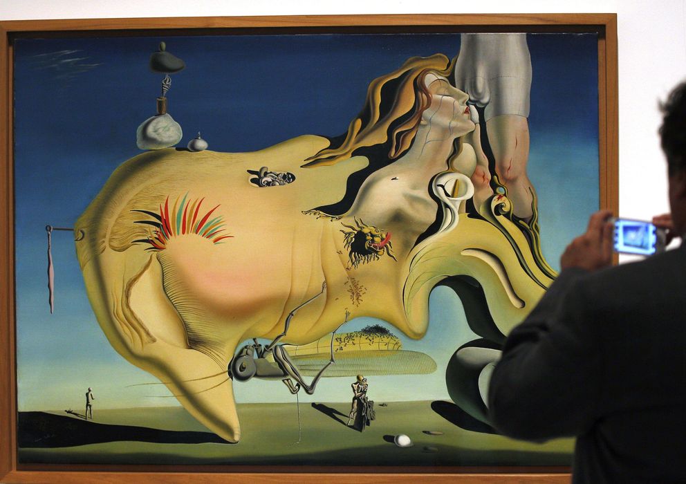 Foto: La exposición de Dalí en el Reina Sofía superó los 70.000 visitantes en pocos días. Arriba, "Rostro del gran masturbador", de 1929. (EFE)