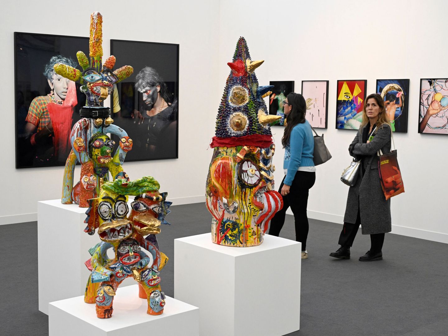 Visitantes en la pasada edición de la feria de arte contemporáneo Frieze en Londres, celebrada en octubre de 2022. (EFE)