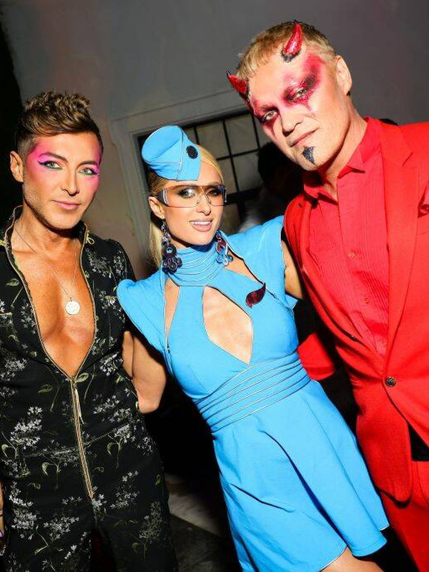 Paris Hilton, luciendo su disfraz de azafata de vuelo. (Getty)