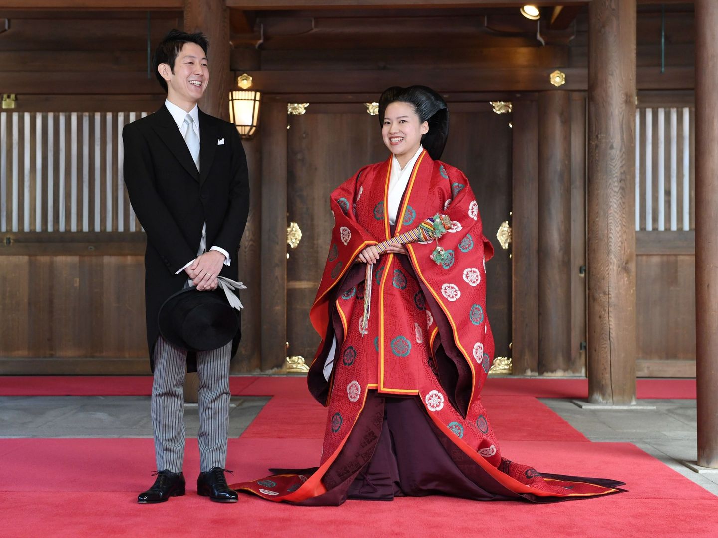 Ayako y su marido, Kei Moriya, tras su boda. (EFE)