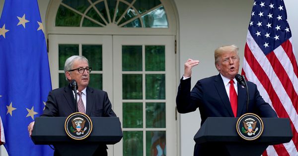 Foto: Imagen de archivo de Donald Trump y Jean-Claude Juncker. (Reuters)