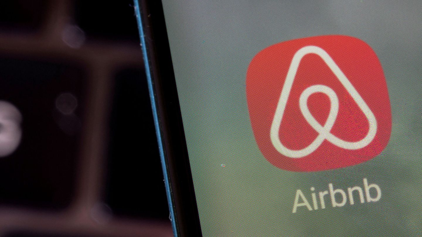 FILE PHOTO: Airbnb app is seen on a smartphone in this illustration taken, February 27, 2022. (REUTERS Dado Ruvic Illustration  File Photo)