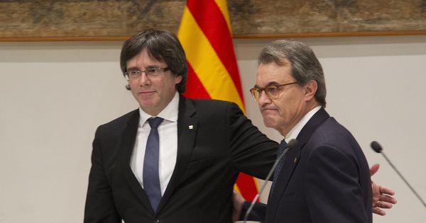Foto: El presidente de la Generalitat, Carles Puigdemont, y el expresidente Artur Mas. (Efe) 