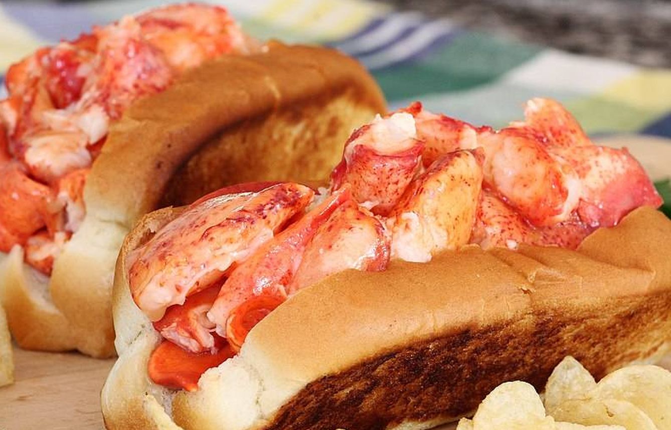 Un lobster roll. (Flickr/Dana Mos)
