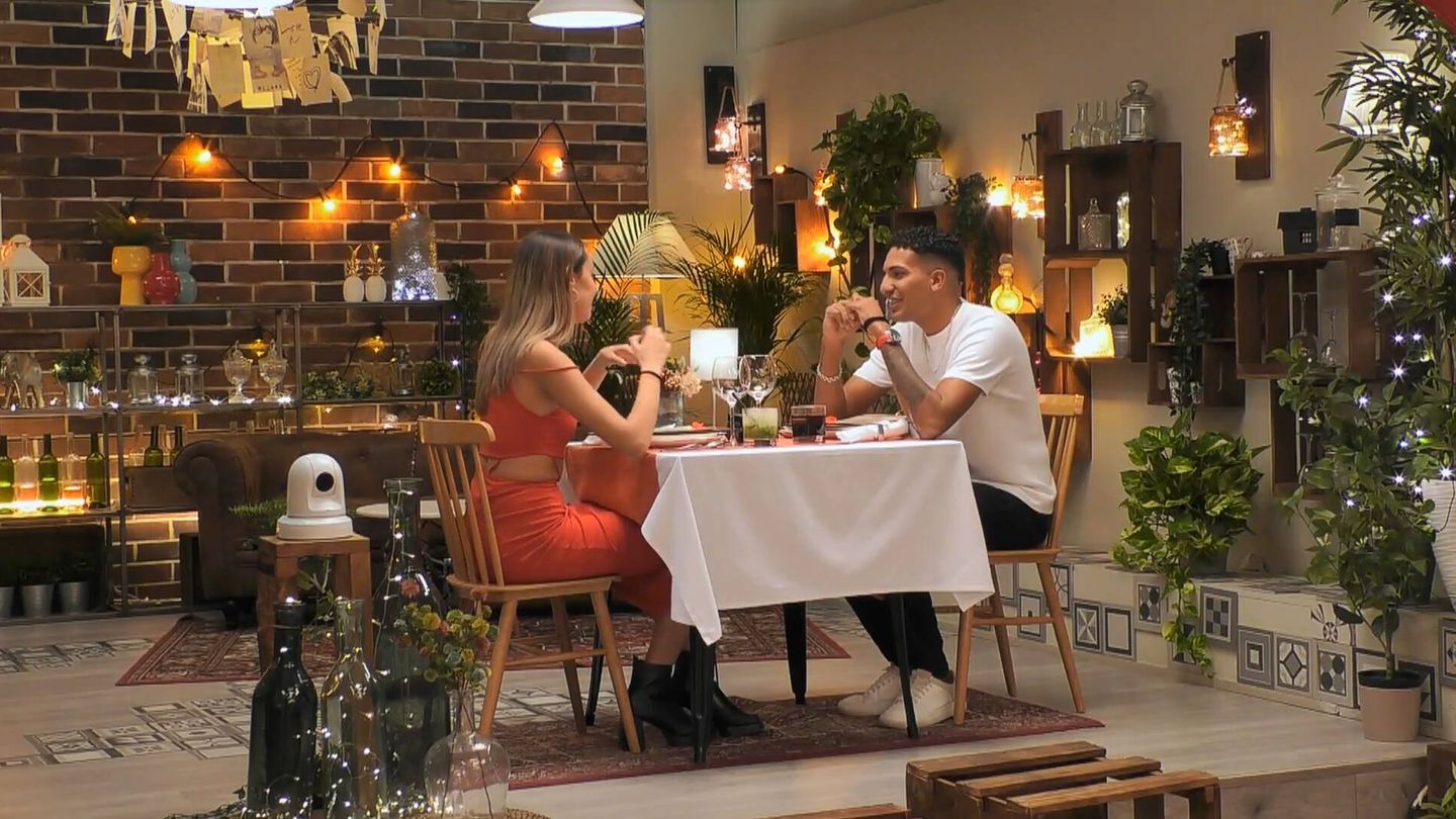 Los solteros cenan en el restaurante de 'First Dates'. (Mediaset)