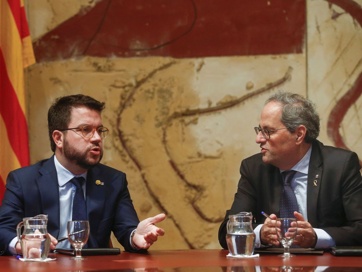Peré Aragonès y Quim Torra, en una reunión del Ejecutivo catalán. (EFE)