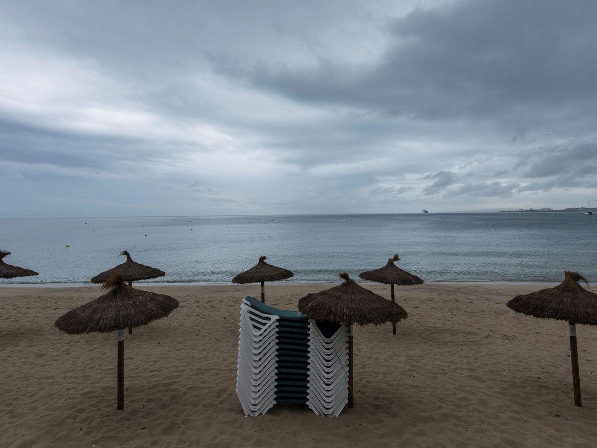 Foto: Vista de la Playa de Can Pere Antoni de Palma de Mallorca (EFE)