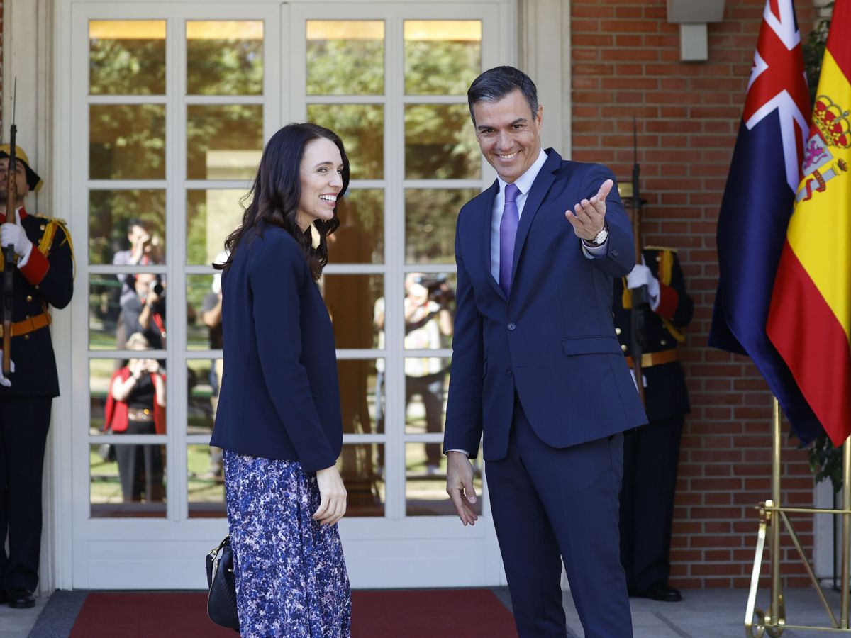 Foto: Ardern y Sánchez, en una visita oficial en la Moncloa. (EFE/Juan Carlos Hidalgo)