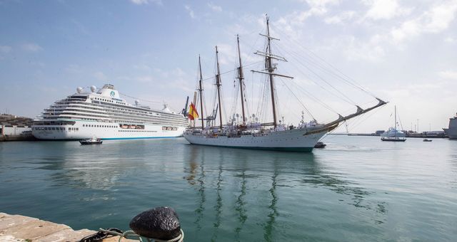 El buque escuela Juan Sebastián de Elcano. (EFE/Román Ríos)