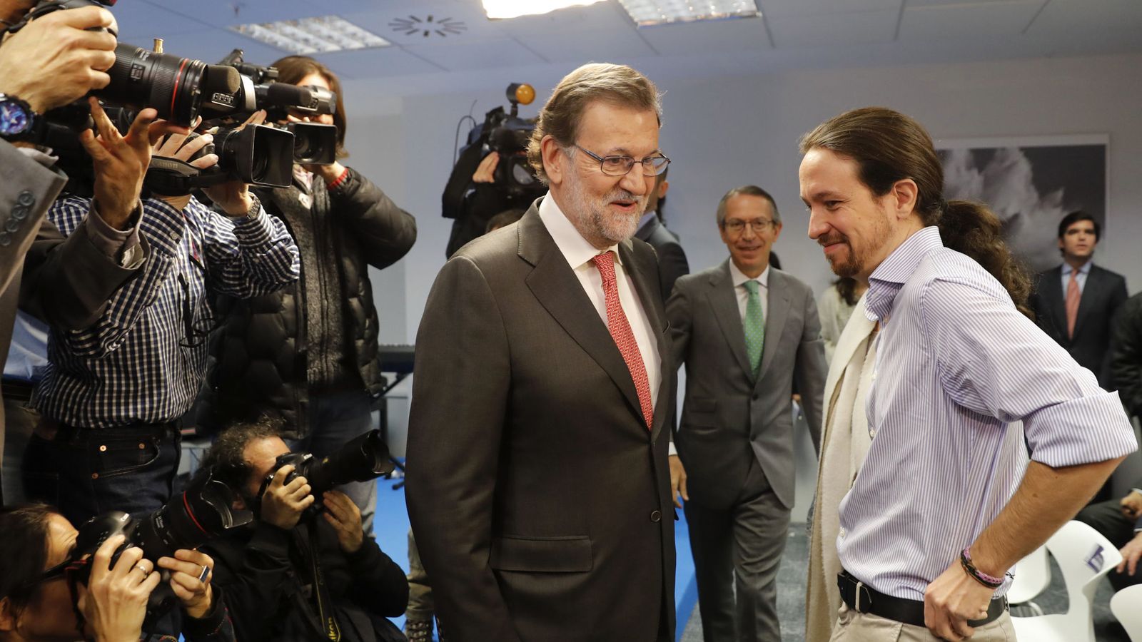 Foto: Mariano Rajoy y Pablo Iglesias, durante la inauguración del museo de la agencia EFE, el pasado 15 de marzo en Madrid. (EFE)
