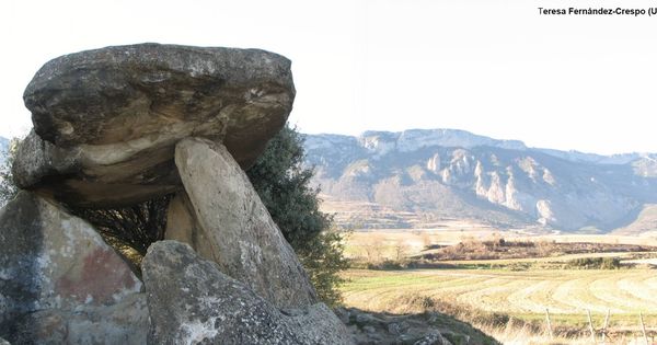 Foto:  La Chabola de la Hechicera, un dolmen situado en Álava cerca de las cuevas estudiadas (Teresa Fernández Crespo)