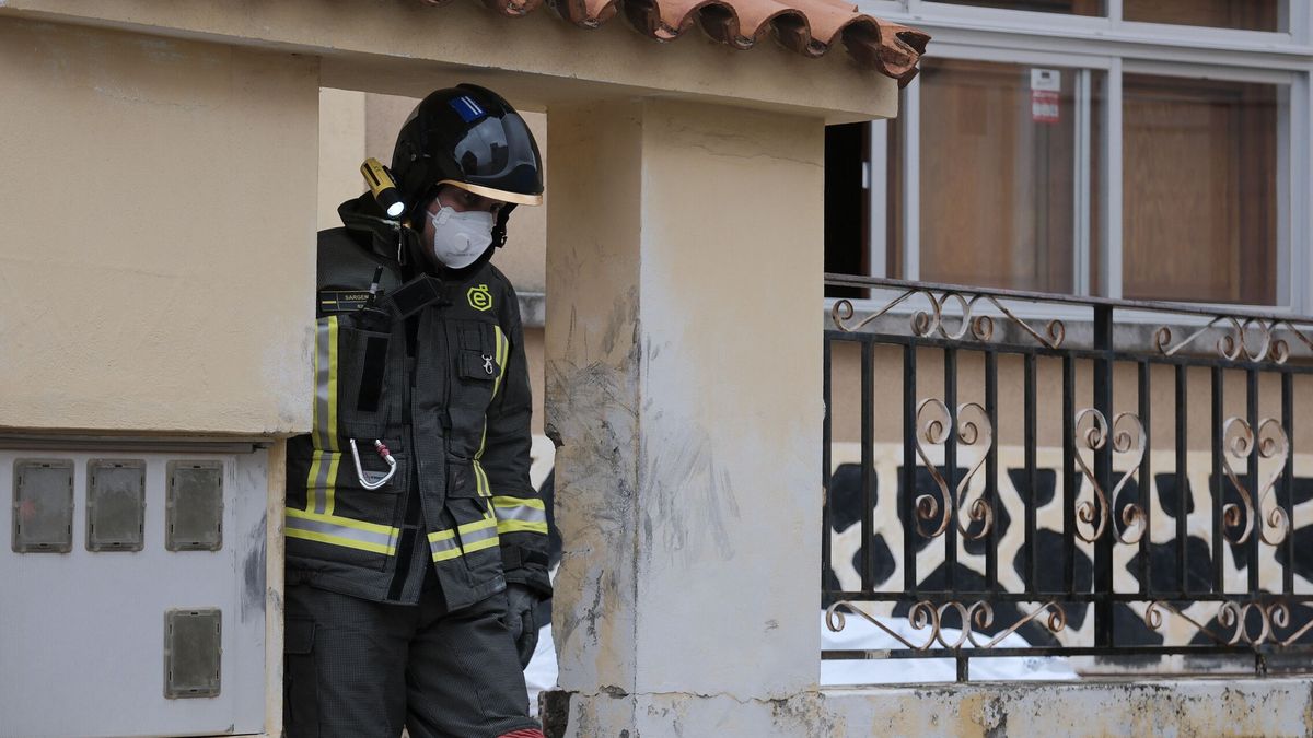 Afectadas ocho personas, entre ellas dos menores, tras el incendio de un edificio en Gran Canaria