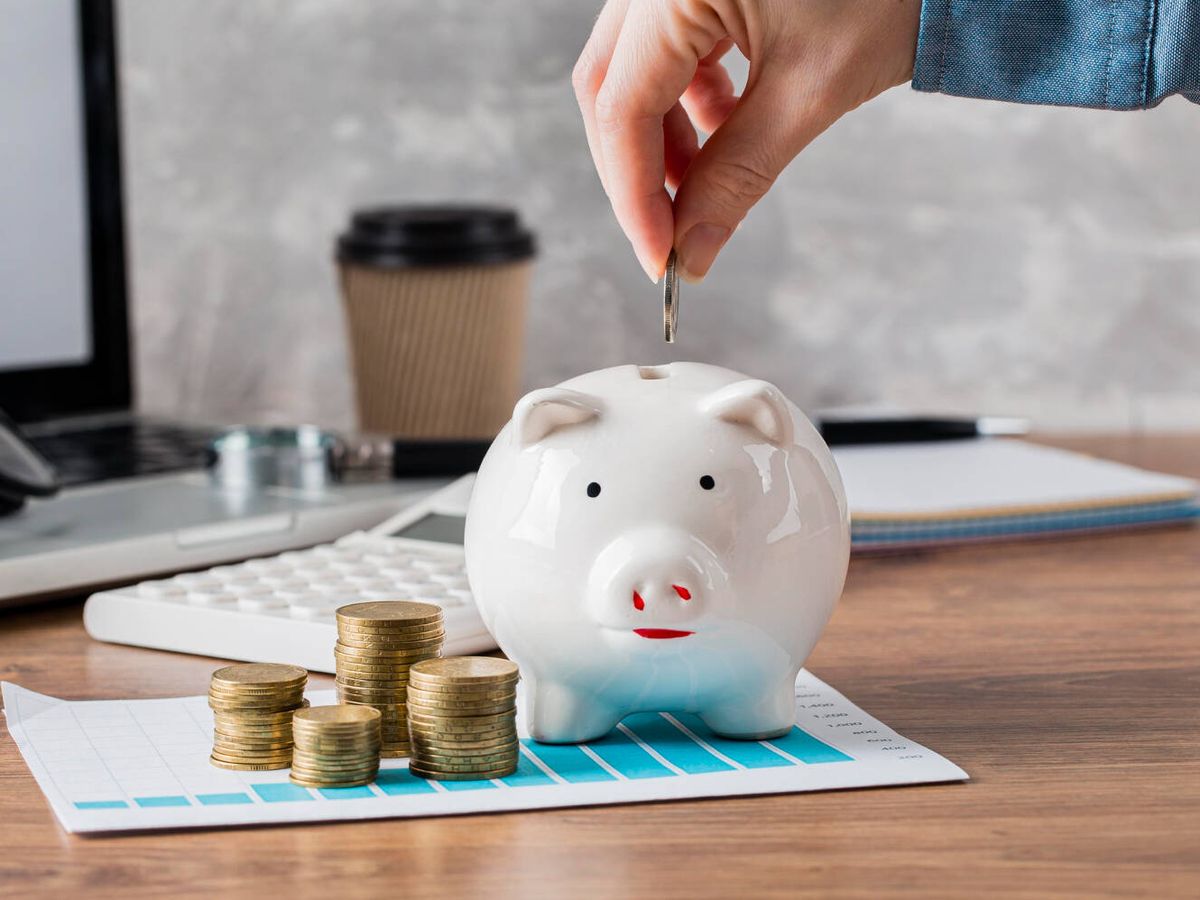 Foto: Soy experta en ahorrar y estas son las 5 cosas que no deberías hacer nunca con tu dinero (Freepik)