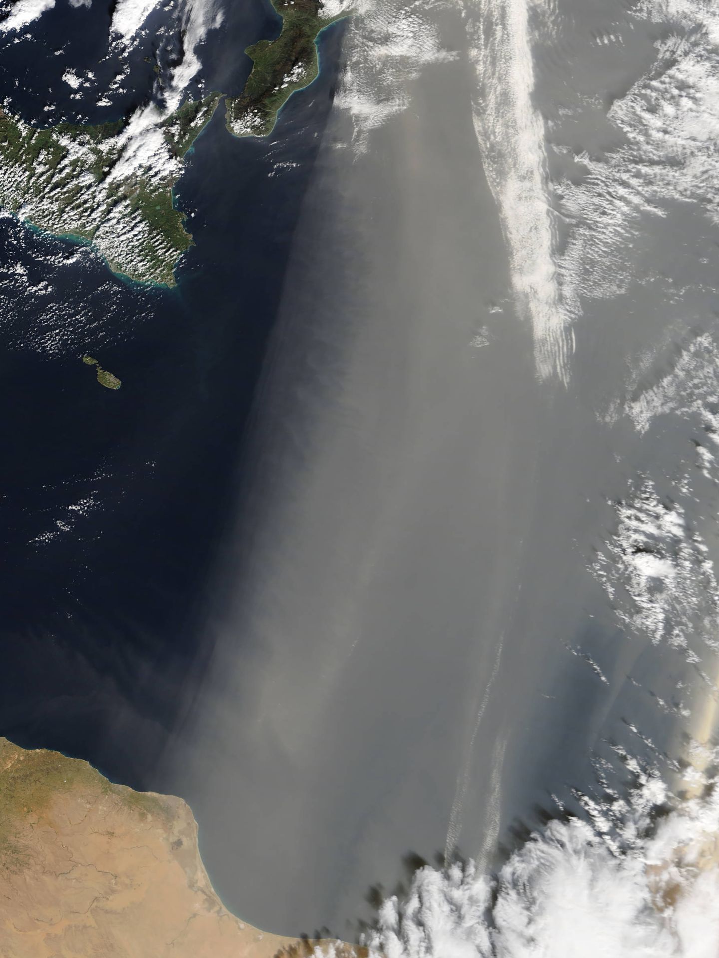 Polvo del Sáhara se desplaza desde el norte de África hacia Europa en febrero de 2018. (Modis / NASA)