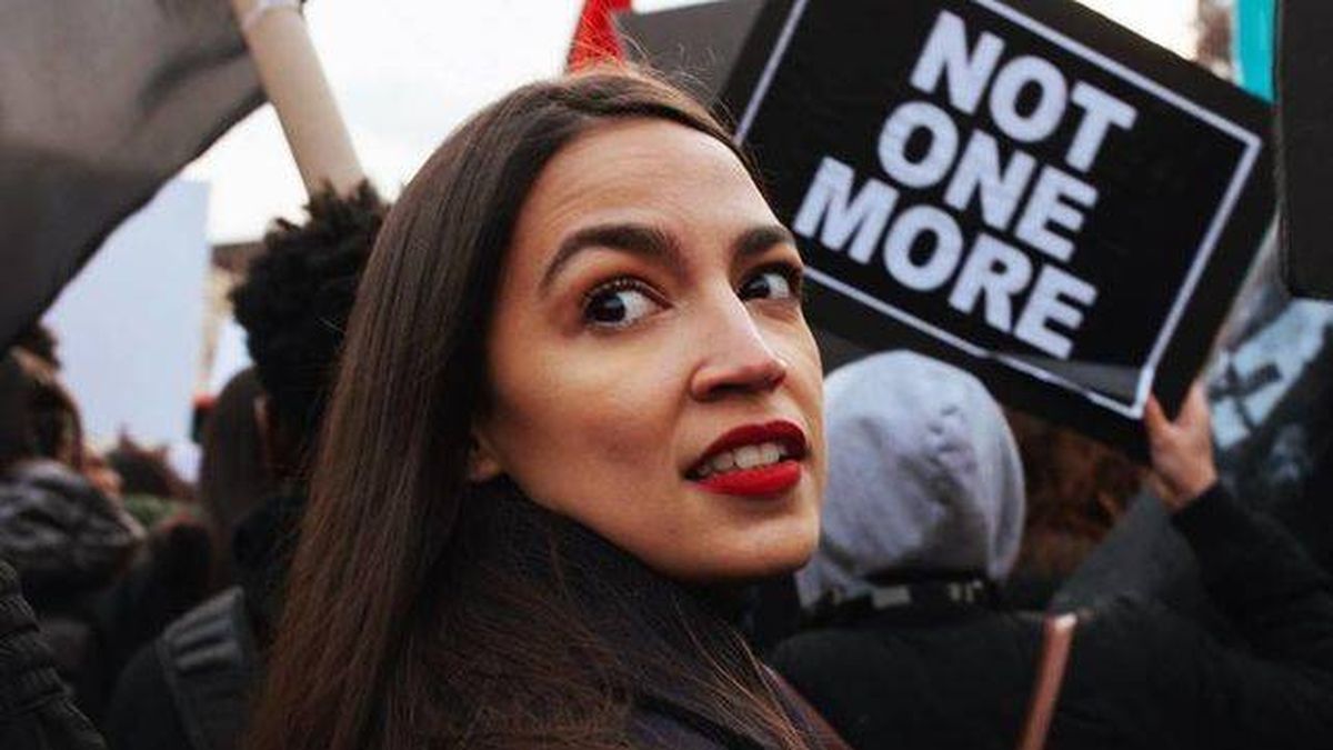 La millennial socialista que conquistó NY y el asalto femenino a primera línea de la política