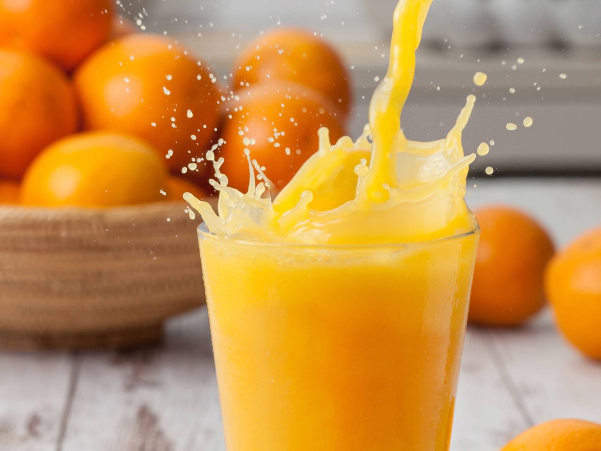 Foto: Esto es lo que dice la ciencia sobre tomar zumo de naranja en el desayuno. (iStock)