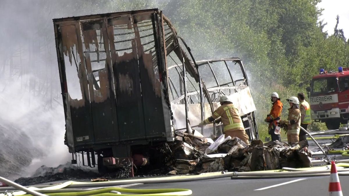 Al menos 18 muertos en un accidente de autobús en Alemania: "Solo queda el chasis"