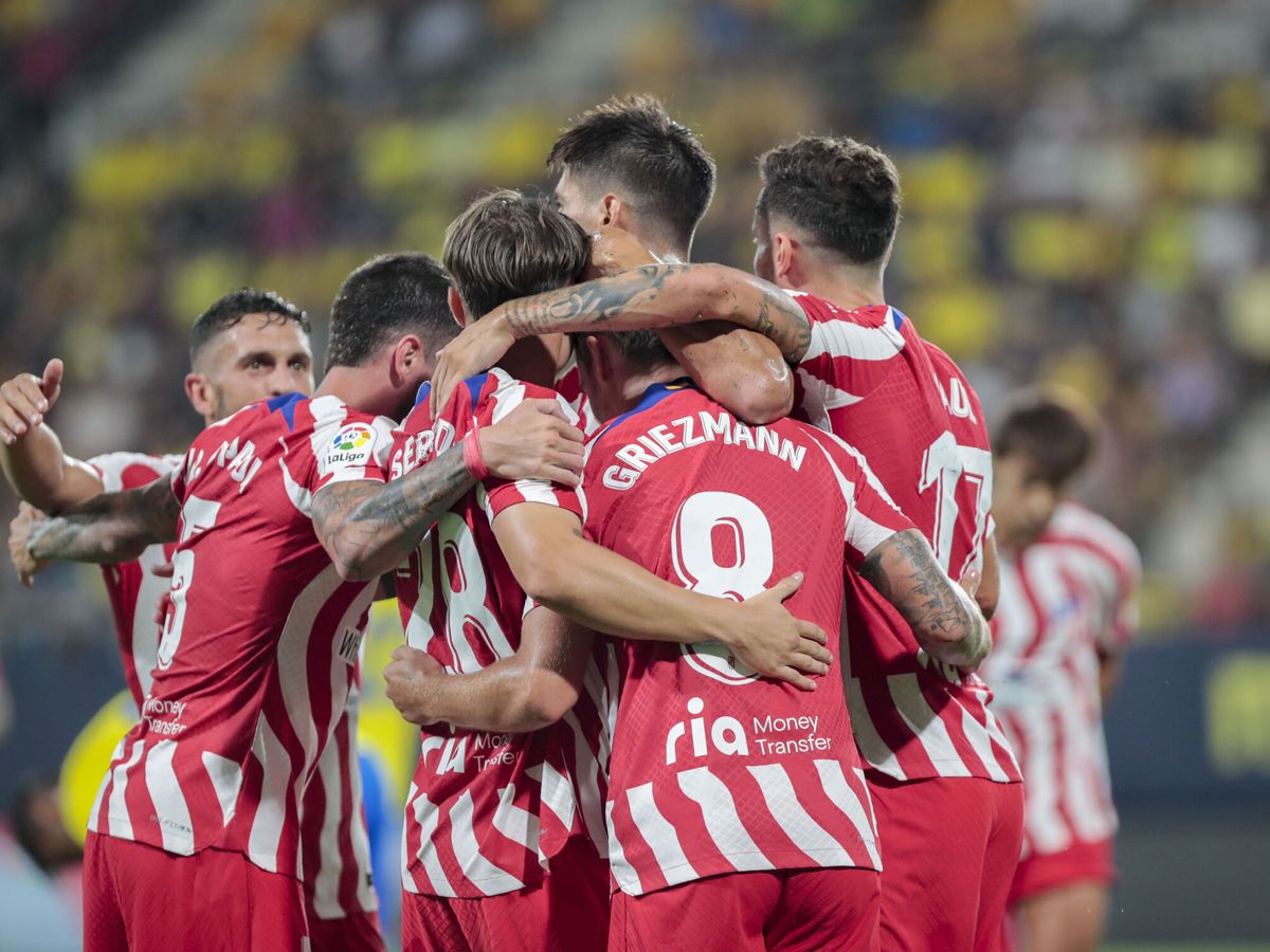 Foto: Los jugadores del Atlético celebran un gol ante el Cádiz. (EFE/Román Ríos)