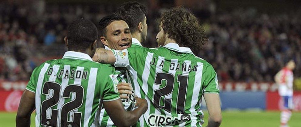 Foto: Espectacular goleada del Betis en Los Cármenes que le coloca en puestos de Europa League