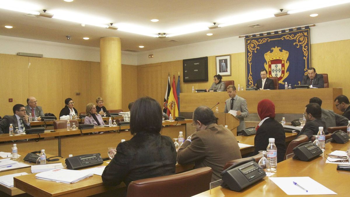 Suspendido el pleno de Ceuta por insultos del partido musulmán a Vox: "Sal a la calle y..."