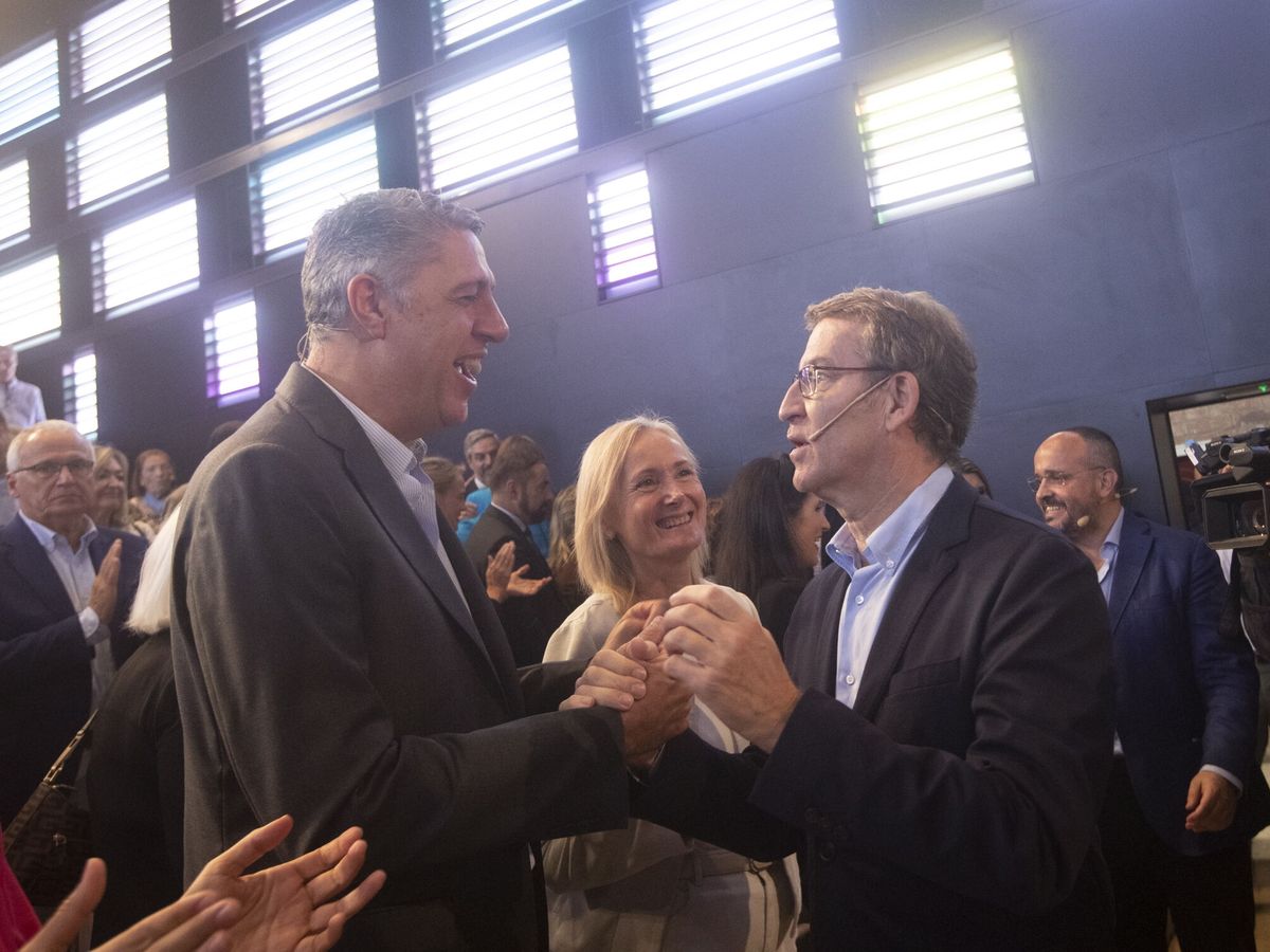 Foto: El líder del PP, Alberto Núñez Feijóo, y el candidato del PPC en Badalona, Xavier García Albiol. (EFE/Marta Pérez)