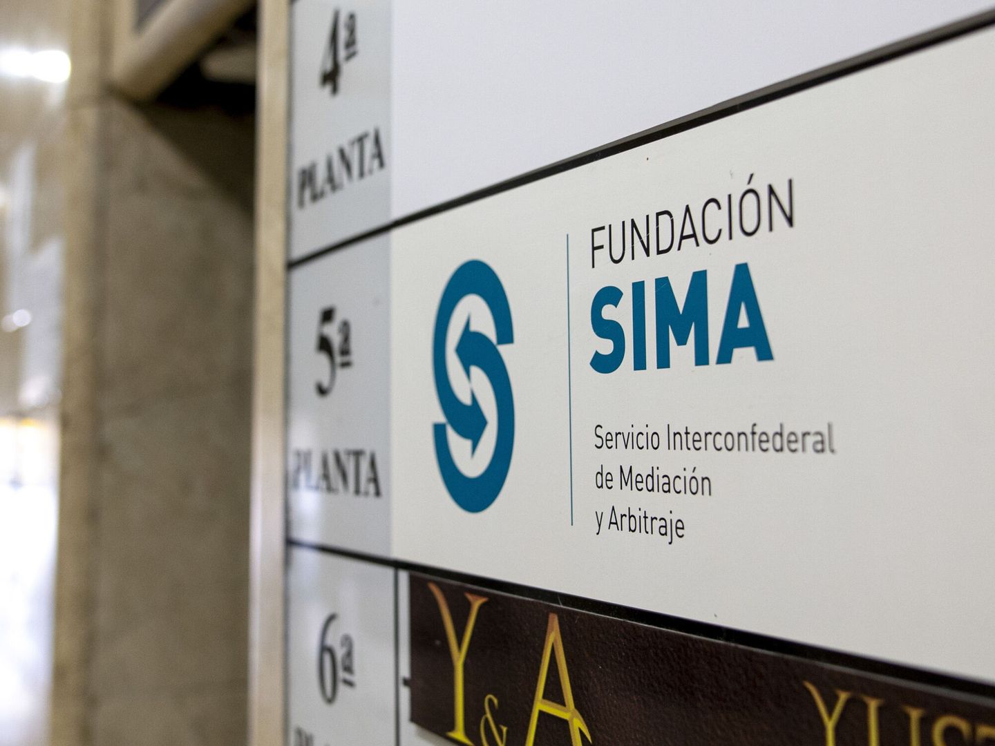 Patronal y sindicatos del fútbol femenino se reunieron en el SIMA. (EFE/Daniel González)