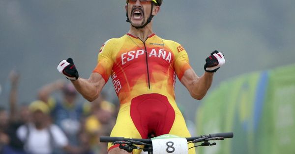 Foto: Carlos Coloma cruzando la meta de Río en tercera posición. (Reuters)