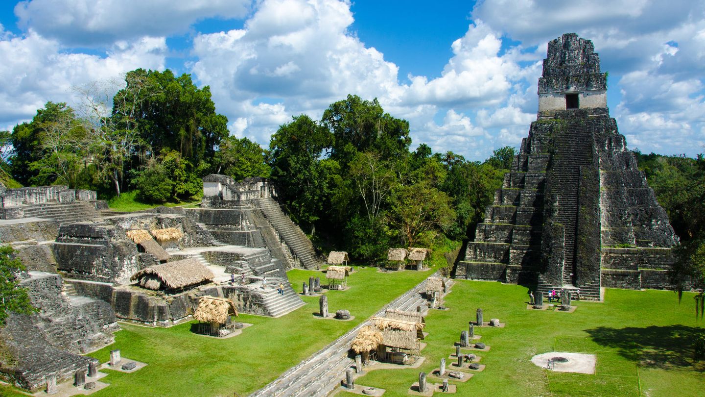 Las ruinas de la antigua ciudad maya de Tikal, en Guatemala.